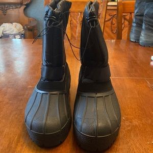 NWOB Men’s 12 Black Ski Boots